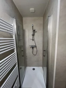La douche de l'appartement en location à Roscanvel